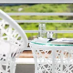 Ξενοδοχείο με διαμερίσματα Hills 4*