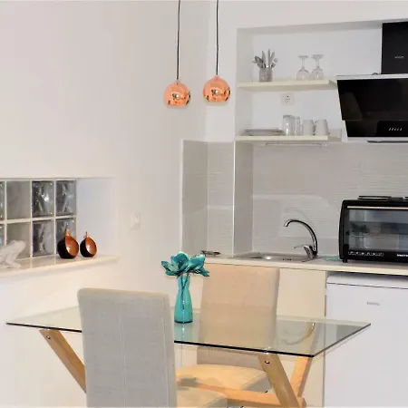 מלון דירות Hills 4*